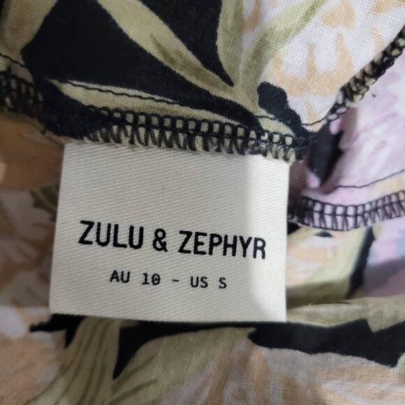 Zulu and Zephyr The Wilds Wrap Top Purple Convertible Cropped Floral Size Small - Picture 8 of 16